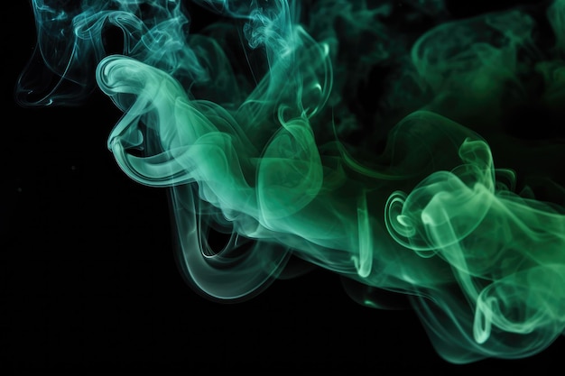Fumaça verde contra um fundo preto