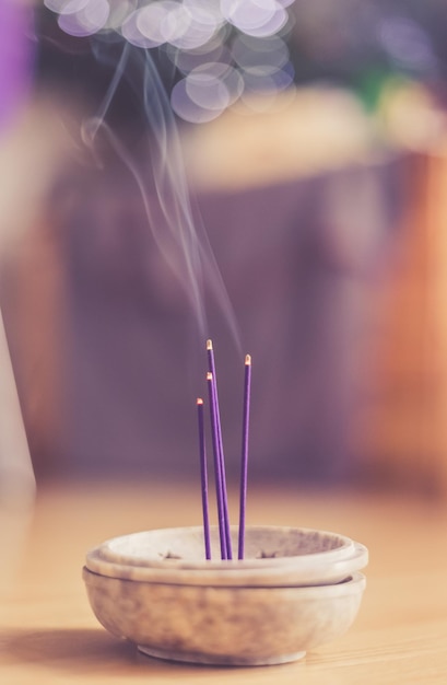 Fumar e cheirar incenso em casa feng shui copiar espaço