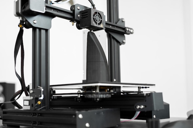 Funcionamiento de la máquina de impresión 3D en el laboratorio