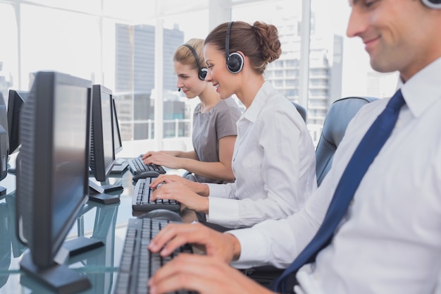 Funcionários do call center no trabalho