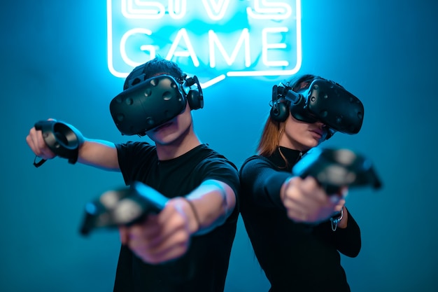 Funda para juegos de realidad virtual. Realidad aumentada. Los jugadores están listos. Foto de alta calidad