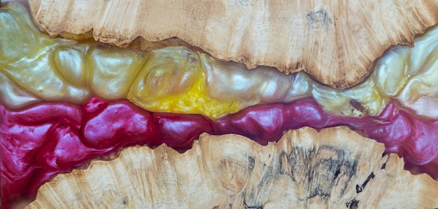 Fundición de resina epoxi estabilizador burl madera fondo abstracto amarillo rojo