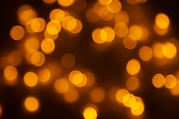 Fundo abstrato, bokeh laranja em um fundo preto.