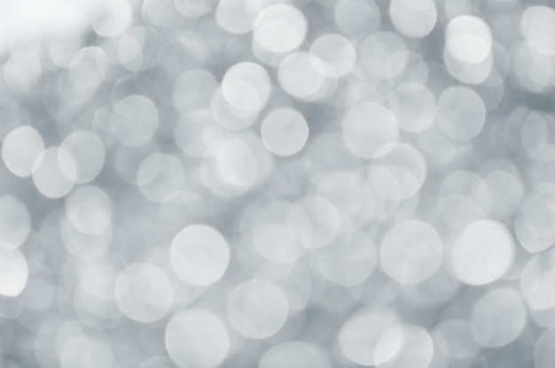 Fundo abstrato cinzento do bokeh do ambiente da natureza. resumo de borrão branco. luzes de natal