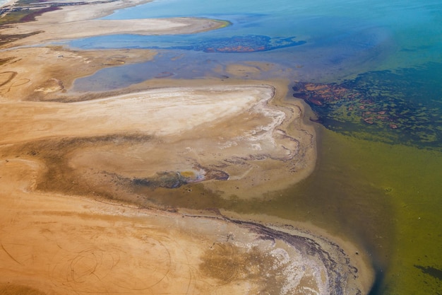 Fundo abstrato da natureza Vista superior da textura seca da terra do estuário