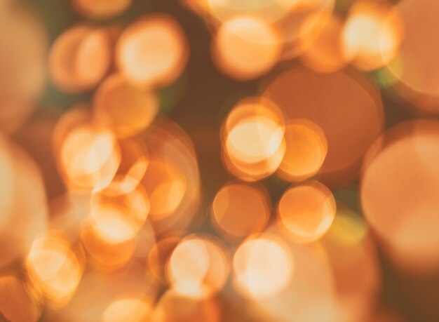 Foto fundo abstrato das luzes. imagem desfocada e de foco suave de luzes festivas com bokeh