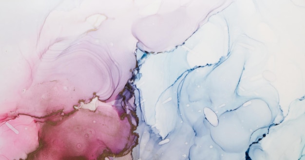 Fundo abstrato de luxo em técnica de tinta a álcool, pintura líquida em ouro azul rosa, manchas de acrílico espalhadas e manchas em redemoinho, materiais impressos