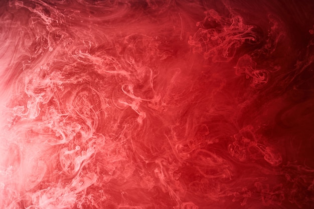 Fundo abstrato do oceano vermelho, tintas de rubi na água, papel de parede de fumaça brilhante vibrante escarlate