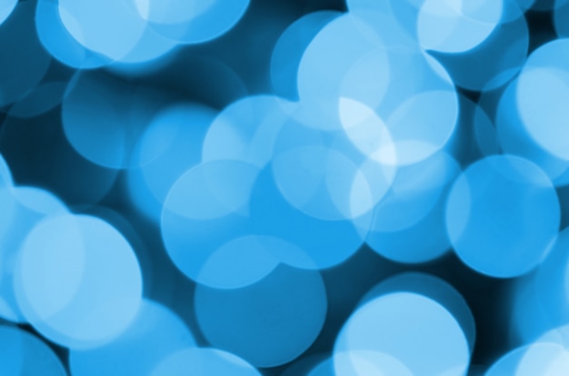 Fundo abstrato elegante do Natal festivo azul com muitas luzes do bokeh.