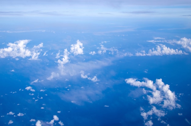 Fundo aéreo do céu e das nuvens