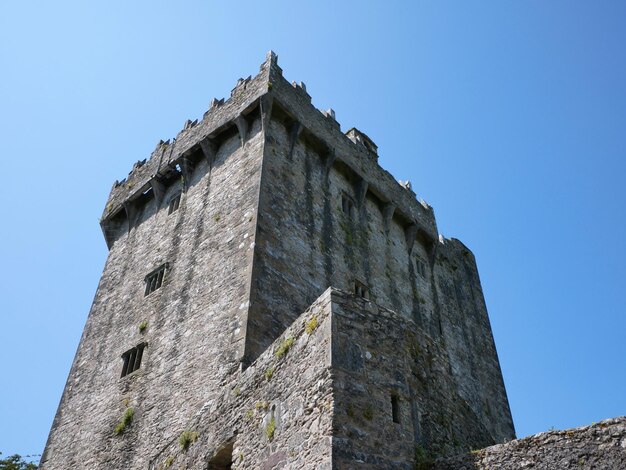 Fundo antigo da torre Castelo de Blarney na fortaleza celta da Irlanda