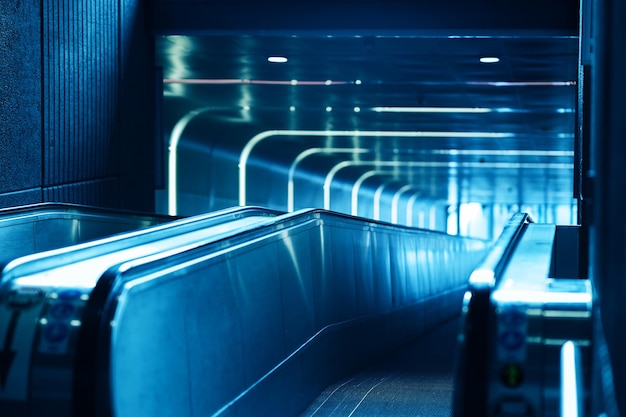 Fundo azul da escada do metro da Noruega hd