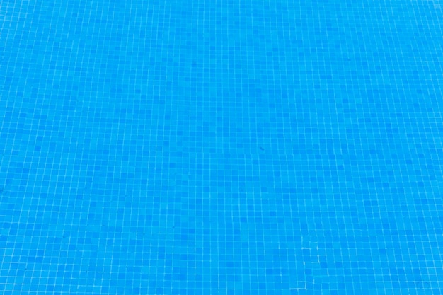 Fundo azul da piscina com água transparente