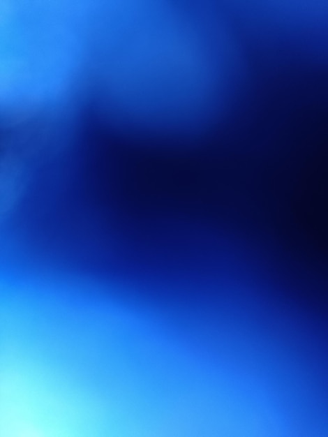 Fundo azul escuro desfocado
