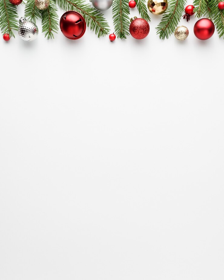Foto fundo branco de natal e ano novo com decoração festiva. fronteira com espaço de cópia para texto publicitário