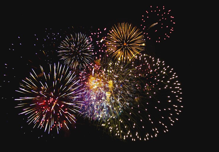 Foto fundo colorido abstrato com fogos de artifício e espaço livre para texto