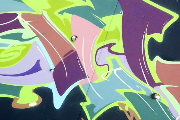 Fundo colorido de arte de pintura de graffiti com tiras de aerossol brilhantes na parede de metal