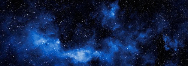 Fundo cósmico com nebulosa azul e céu estrelado no espaço profundo