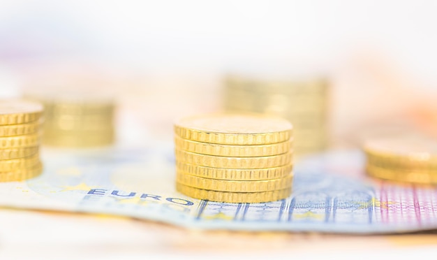 Fundo da moeda Euro Moedas sobre o conceito de finanças de notas