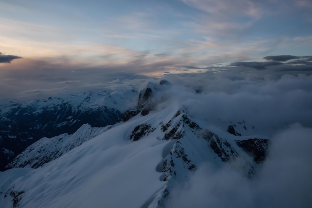 Fundo da natureza da paisagem aérea canadense da montanha