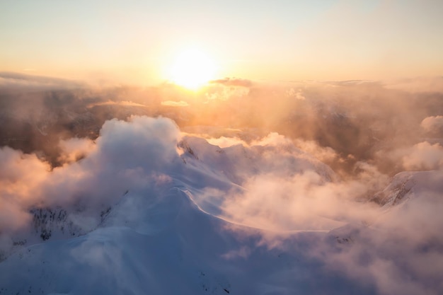 Fundo da natureza da paisagem aérea canadense da montanha