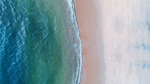 Fundo, de, aéreo, vista superior, praia, com, sombra, esmeralda, água azul, e, onda, espuma, ligado, tropicais, mar