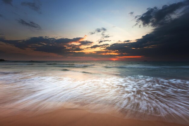 Fundo de água do mar azul