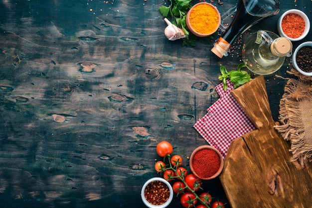 Fundo de alimentos Cozinhar No fundo antigo Espaço para cópia gratuita Vista superior