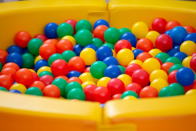 Bolas Coloridas Na Piscina Da Bola De Campo De Jogos Para Crianças Imagem  de Stock - Imagem de oceano, saltar: 73661707