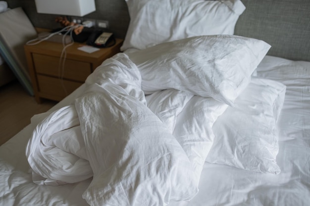 Fundo de cama branca depois de dormir na cama suja