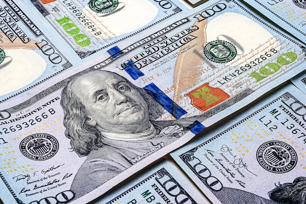 Fundo de cem dólares americanos Closeup de um grande número de notas de notas de dólares americanos