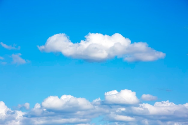 Fundo de céu azul com nuvens, ver a natureza.