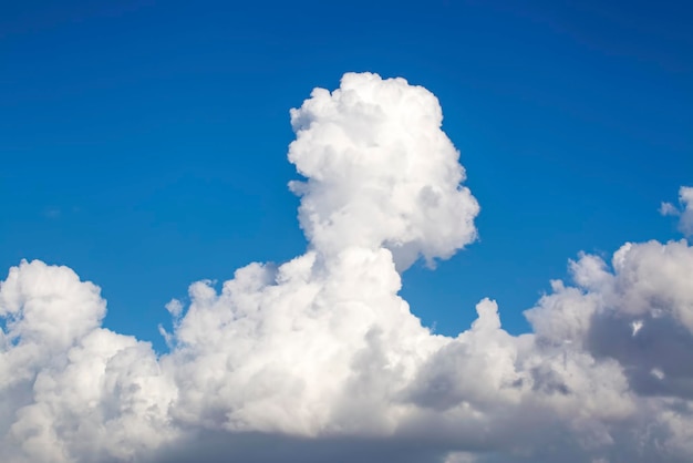 Foto fundo de céu azul com nuvens, ver a natureza.