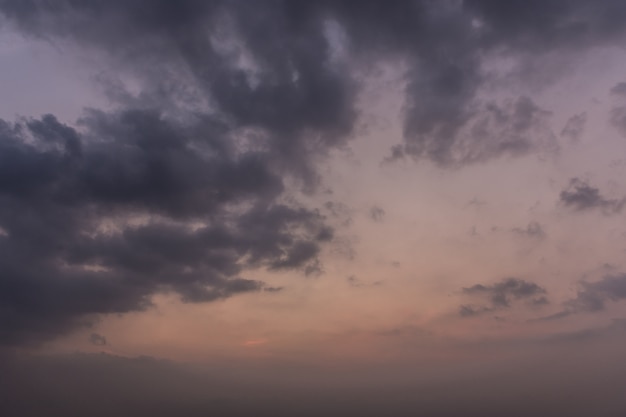 Fundo de céu e nuvens