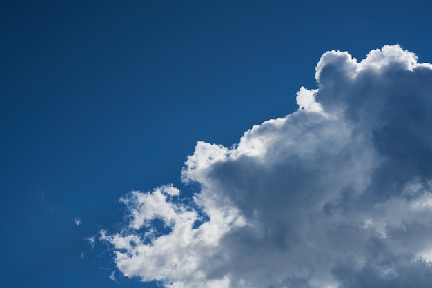 Fundo de céu e nuvens