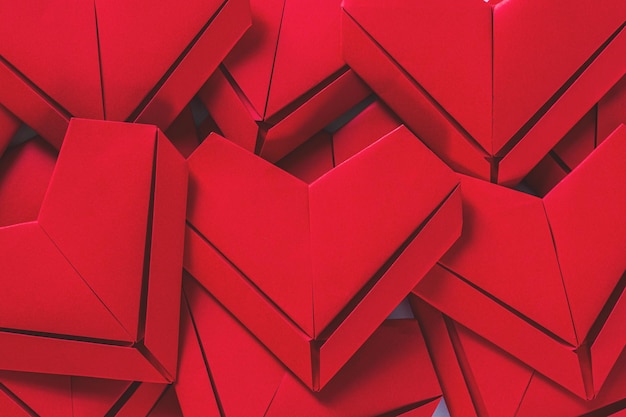 Fundo de corações de papel vermelhoArranjo de formas de coração de vista superior com espaço de cópia