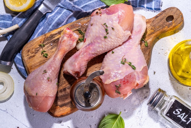 Fundo de cozimento de coxinhas de frango cru