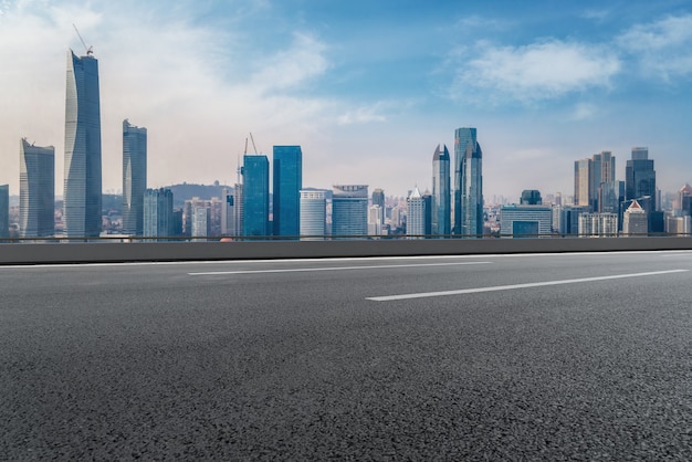 Fundo de edifícios de estradas e cidades