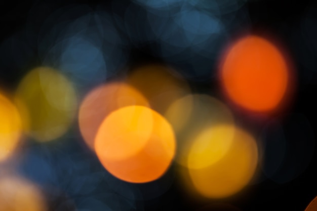 Fundo de efeito bokeh de decoração em árvore por luz de festa