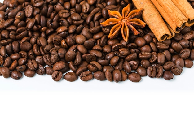 Fundo de feijões de café com canela e anis estrelado