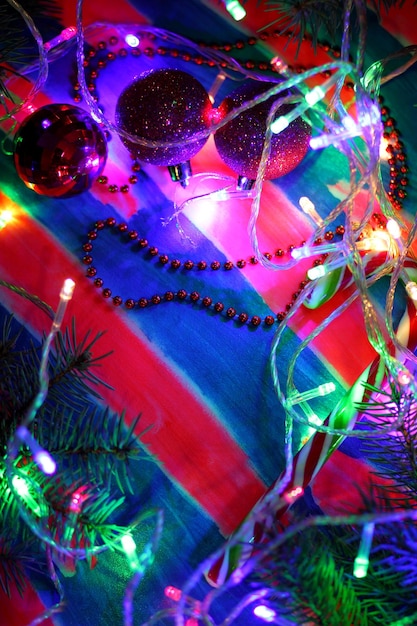 Foto fundo de férias colorido com linda guirlanda conceito de natal closeup