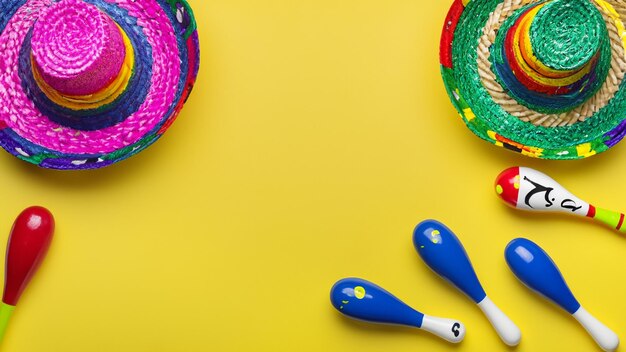 Fundo de férias de Cinco de Mayo feito de cacto maracas e chapéu em fundo amarelo IA generativa