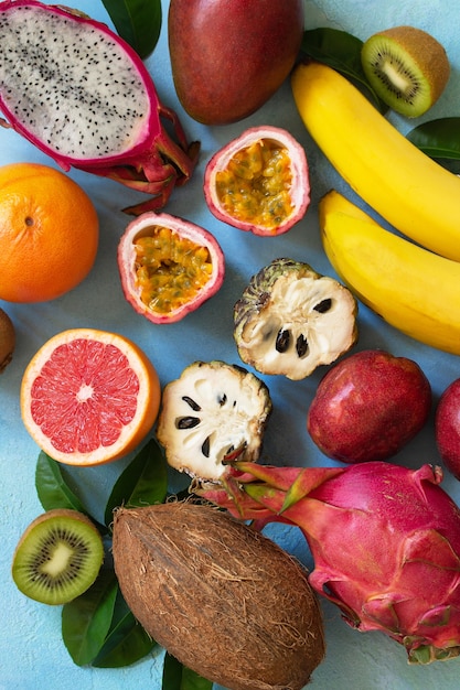 Foto fundo de frutas assorted maduro suculento frutas sazonais exóticas da ásia verão vista de cima plana lay