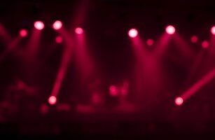 Foto fundo de imagem borrada de luzes vermelhas do palco. conceito de festa, show e entretenimento