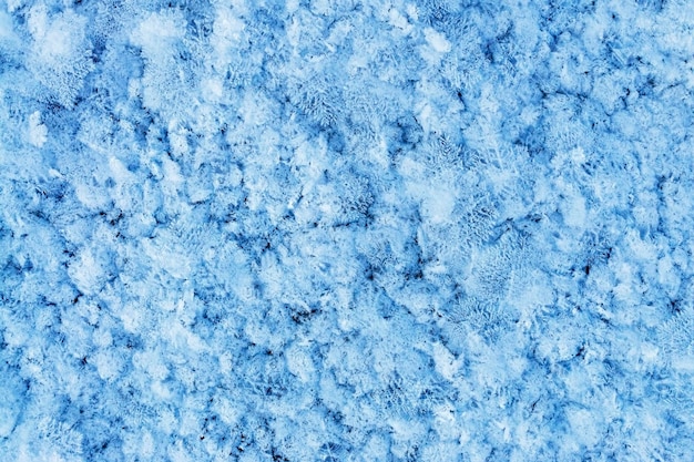 Fundo de inverno ou Natal com cristais de padrões de neve fechados e flocos de neve