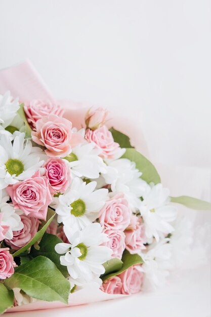 Foto fundo de lindo buquê de flores rosas e crisântemos pano de fundo para aniversário de feriado casamento dia das mães dia dos namorados dia da mulher arranjo floral