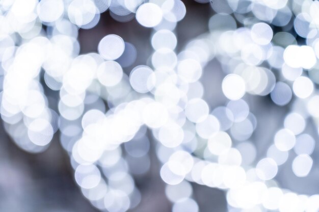 Foto fundo de luzes de natal branco elegante e romântico com bokeh