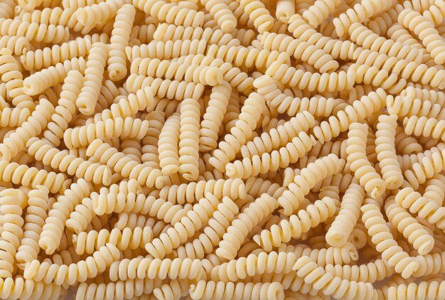 Fundo de macarrão fusilli corti bucati cru