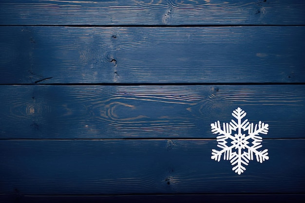 Fundo de madeira azul com um floco de neve nele