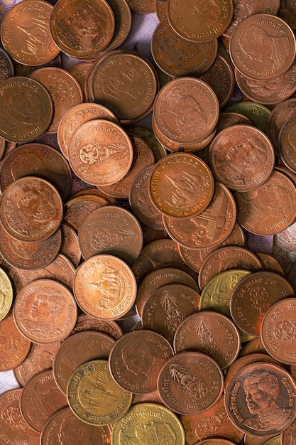 Fundo de moeda de baht tailandês macro, moeda macro, dupla exposição de moedas, tiro macro de moedas, dinheiro tailandês coi